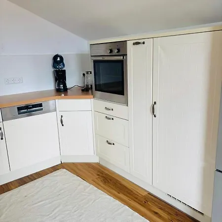 Apartment Center With Style & Tranquility Laichingen